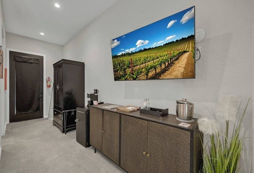 The Bentley Hotel Palm Room Hill Country View