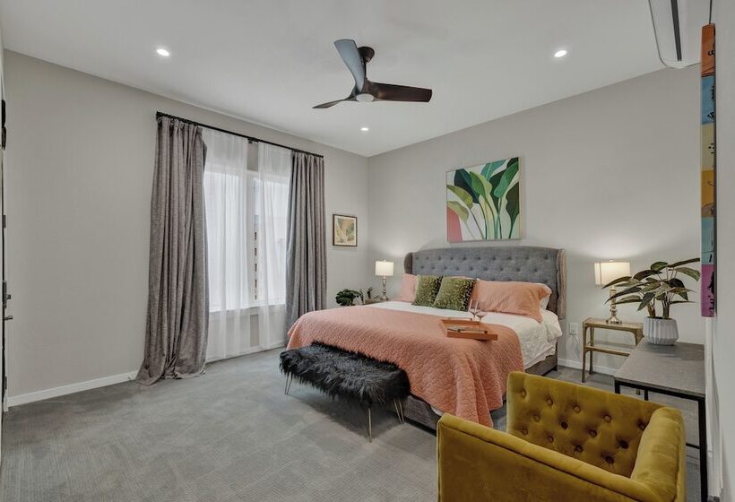 The Bentley Hotel Palm Room Hill Country View