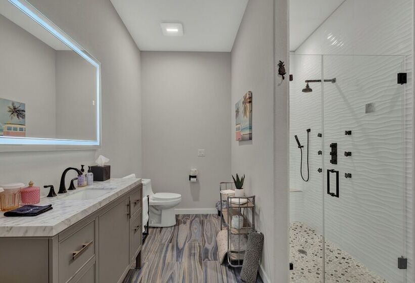 The Bentley Hotel Palm Room Hill Country View