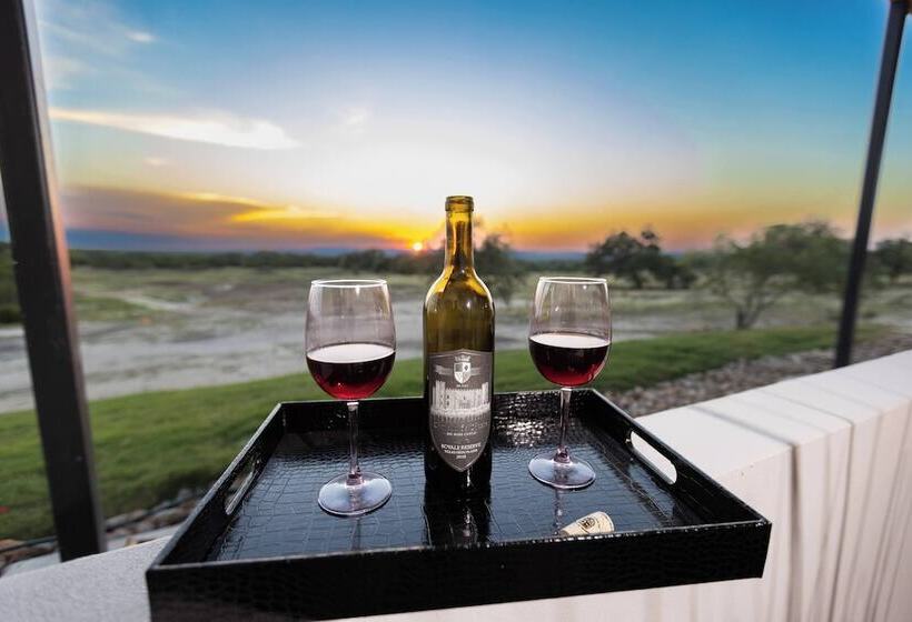 The Bentley Hotel Palm Room Hill Country View