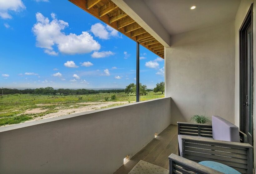 The Bentley Hotel Palm Room Hill Country View