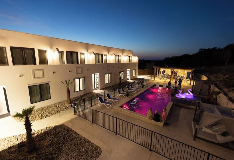 The Bentley Hotel Palm Room Hill Country View