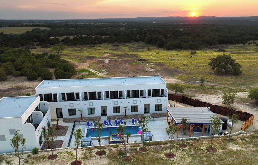 The Bentley Hotel Palm Room Hill Country View