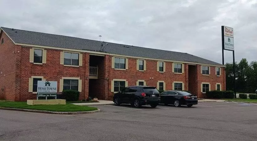 ホテル Hometowne Studios By Red Roof Huntsville   Madison