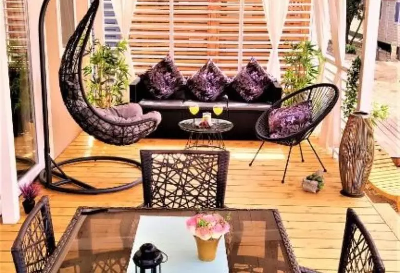 هتل Mobile Homes Bugi