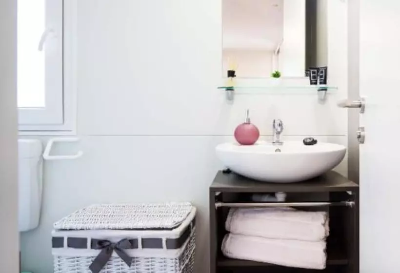 هتل Mobile Homes Bugi