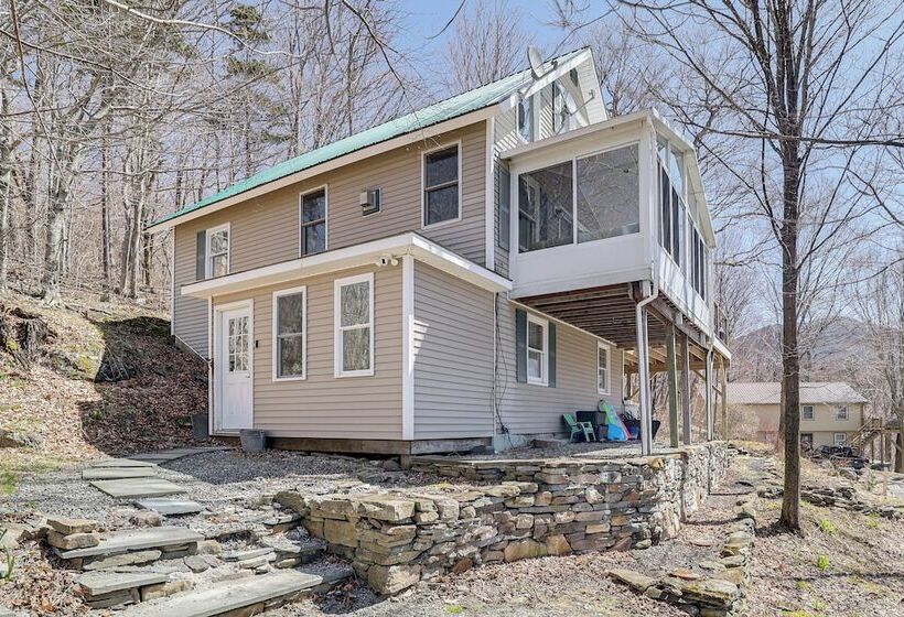 Jeffersonville Home W/ Deck Near Hiking & Climbing