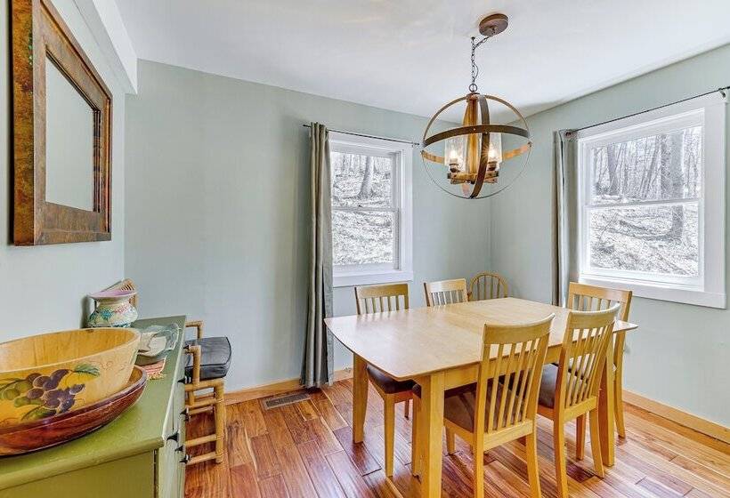 Jeffersonville Home W/ Deck Near Hiking & Climbing