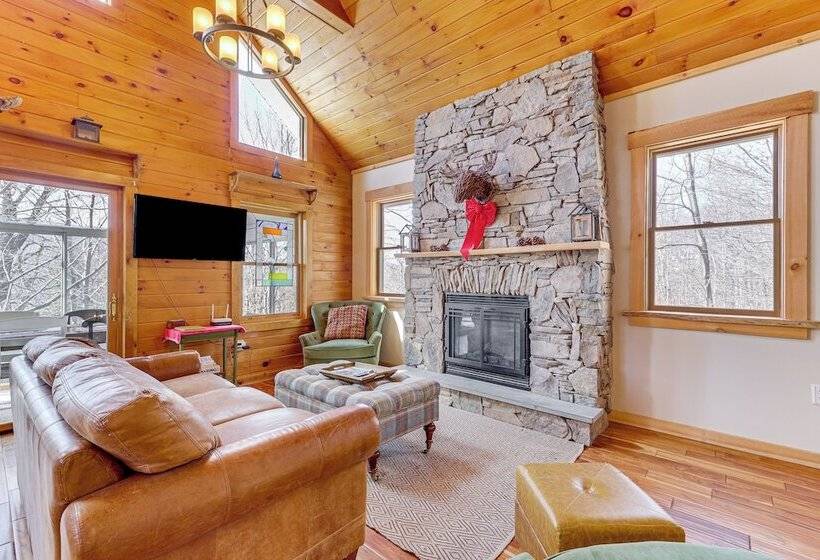 Jeffersonville Home W/ Deck Near Hiking & Climbing