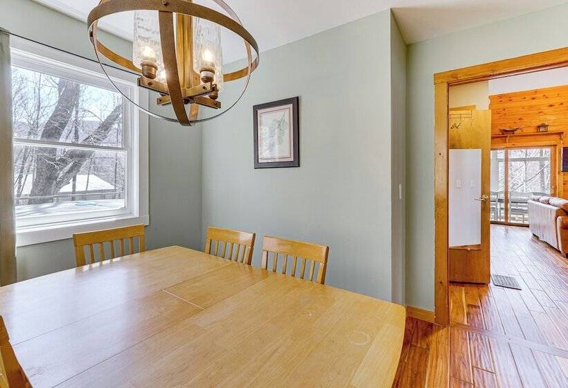 Jeffersonville Home W/ Deck Near Hiking & Climbing