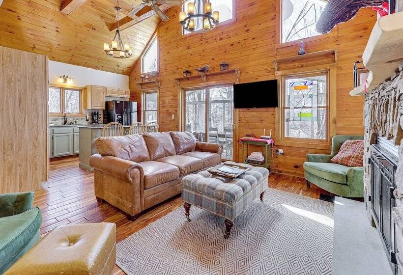 Jeffersonville Home W/ Deck Near Hiking & Climbing