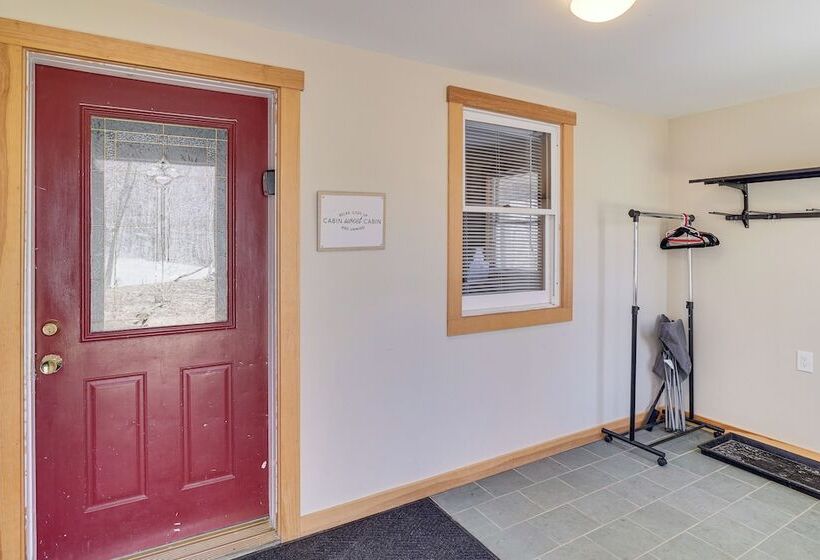 Jeffersonville Home W/ Deck Near Hiking & Climbing