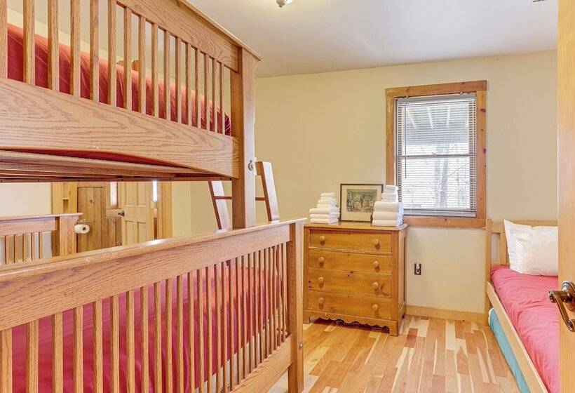 Jeffersonville Home W/ Deck Near Hiking & Climbing