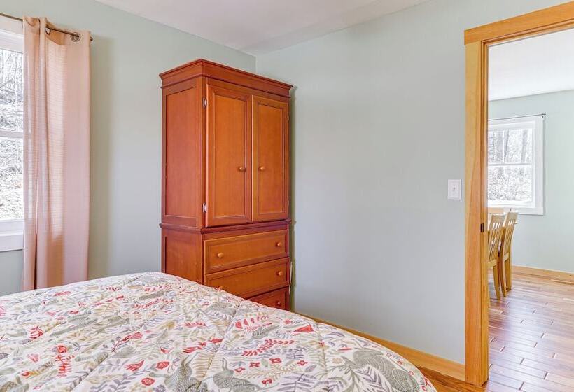 Jeffersonville Home W/ Deck Near Hiking & Climbing