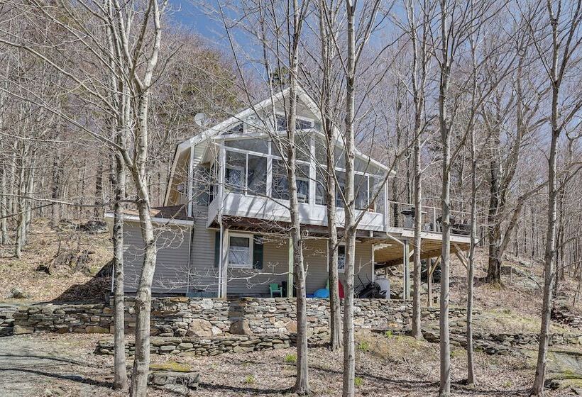 Jeffersonville Home W/ Deck Near Hiking & Climbing