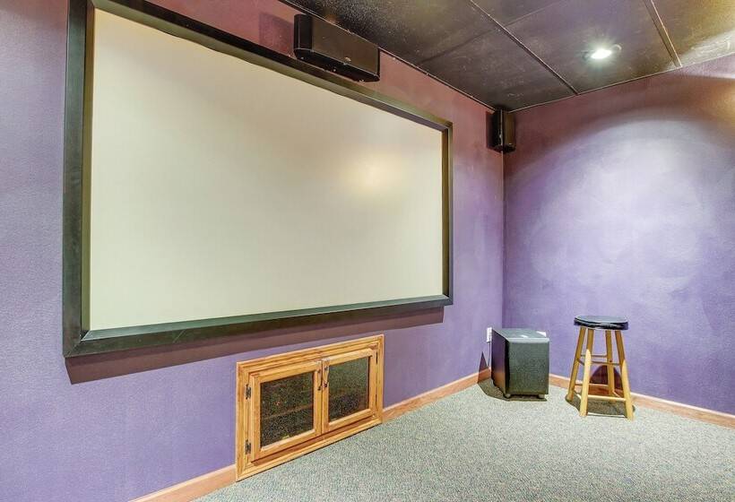 Menasha Home W/ Patio   Walking Distance To Lake!