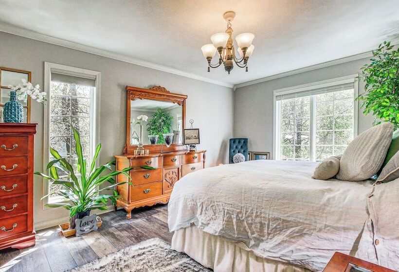 Menasha Home W/ Patio   Walking Distance To Lake!