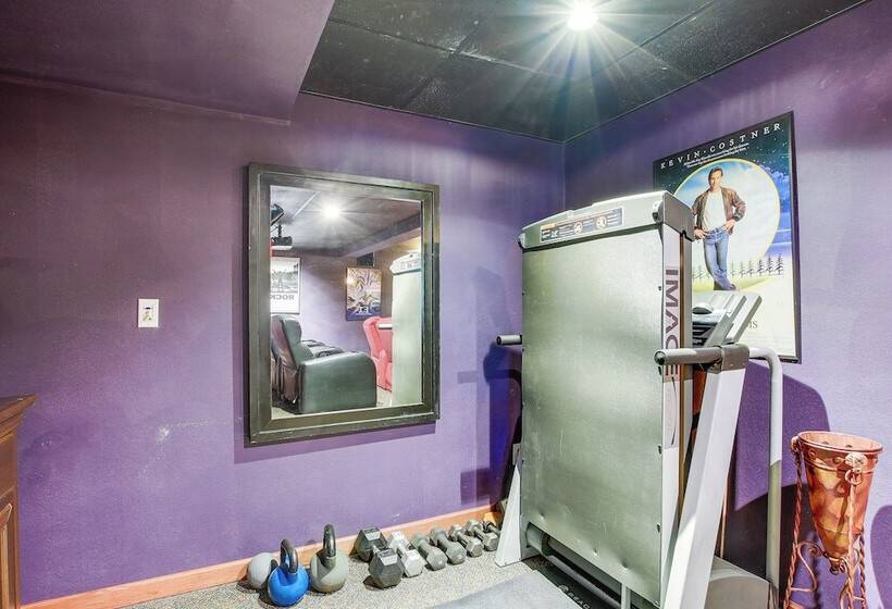 Menasha Home W/ Patio   Walking Distance To Lake!