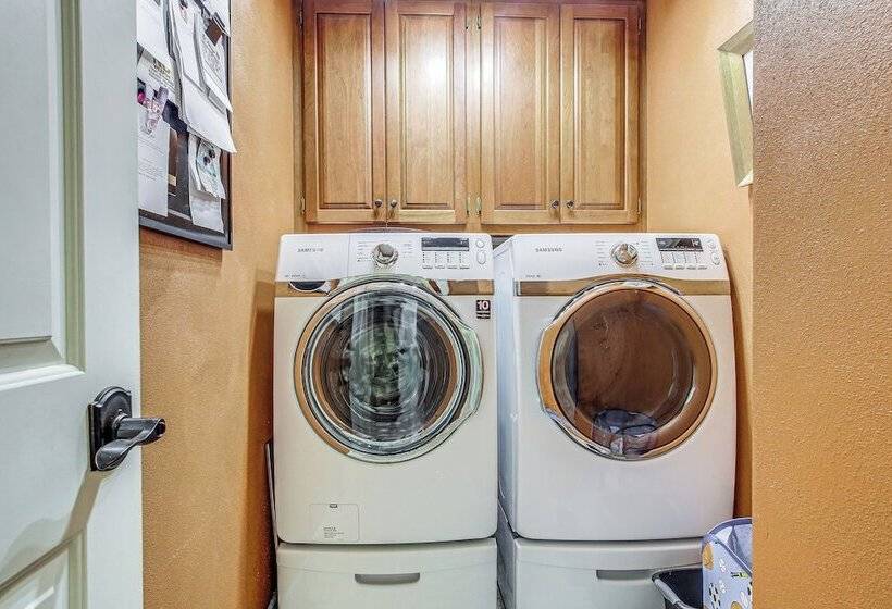 Menasha Home W/ Patio   Walking Distance To Lake!