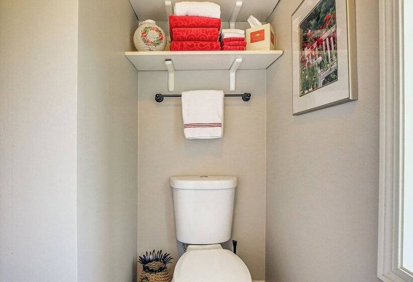 Menasha Home W/ Patio   Walking Distance To Lake!