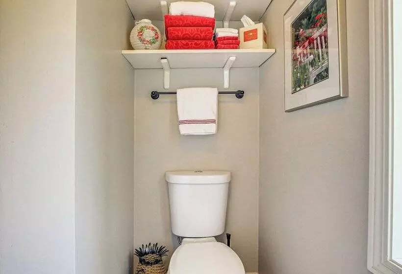 Menasha Home W/ Patio   Walking Distance To Lake!