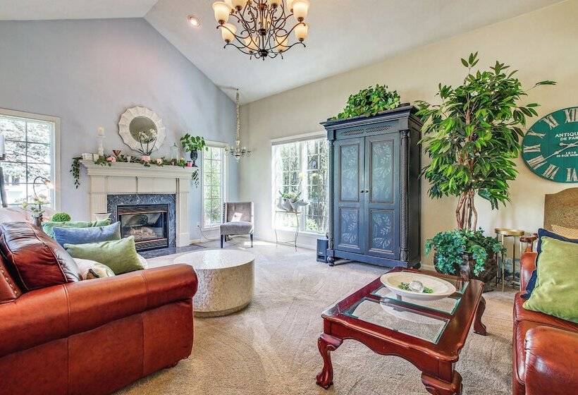 Menasha Home W/ Patio   Walking Distance To Lake!