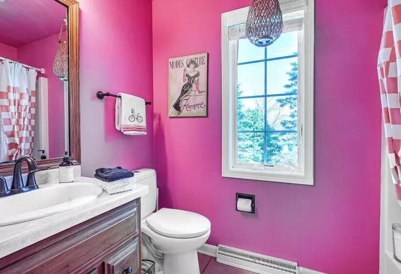 Menasha Home W/ Patio   Walking Distance To Lake!