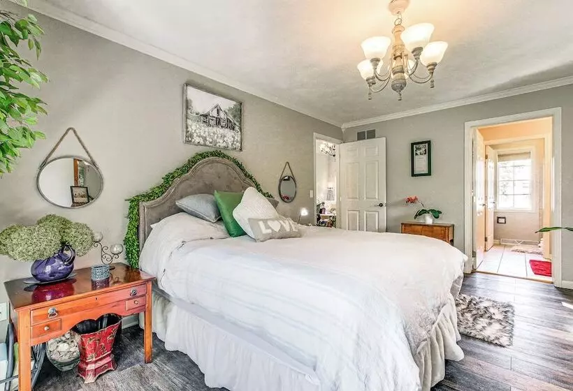 Menasha Home W/ Patio   Walking Distance To Lake!