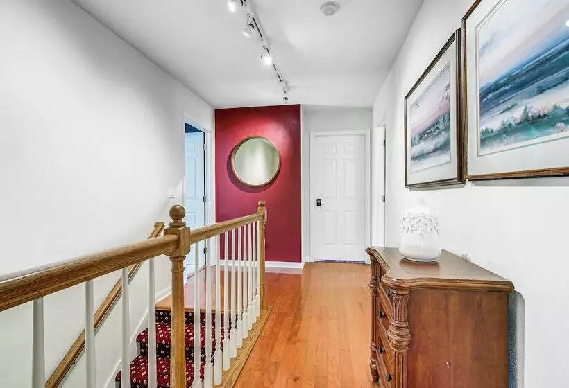 Menasha Home W/ Patio   Walking Distance To Lake!