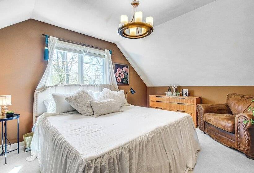 Menasha Home W/ Patio   Walking Distance To Lake!