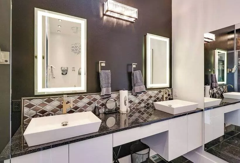 Motorcycle Themed Home In Spearfish W/ Hot Tub!