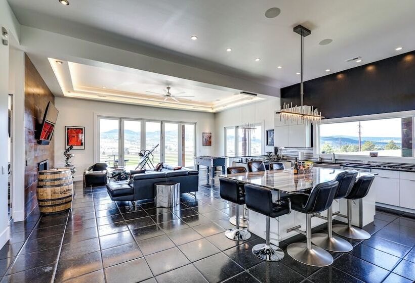 Motorcycle Themed Home In Spearfish W/ Hot Tub!