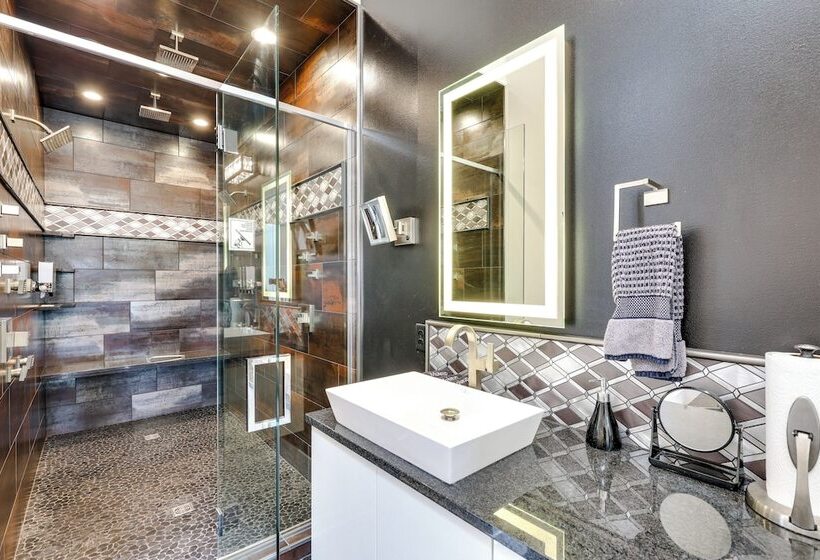 Motorcycle Themed Home In Spearfish W/ Hot Tub!