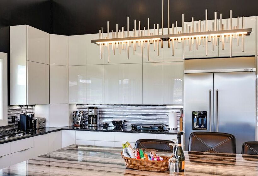 Motorcycle Themed Home In Spearfish W/ Hot Tub!