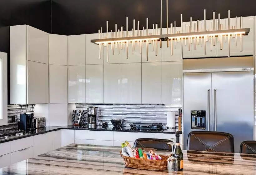 Motorcycle Themed Home In Spearfish W/ Hot Tub!