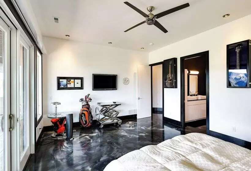 Motorcycle Themed Home In Spearfish W/ Hot Tub!