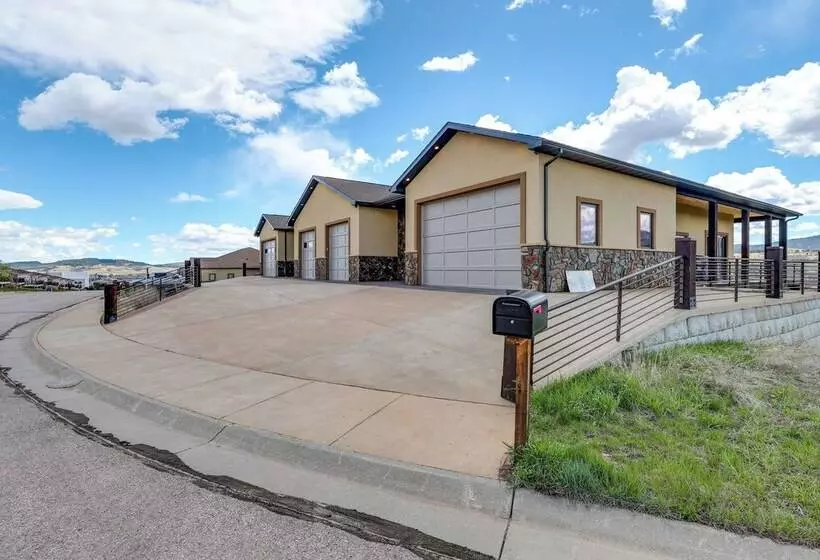 Motorcycle Themed Home In Spearfish W/ Hot Tub!