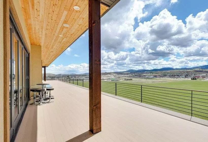 Motorcycle Themed Home In Spearfish W/ Hot Tub!