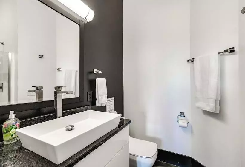 Motorcycle Themed Home In Spearfish W/ Hot Tub!