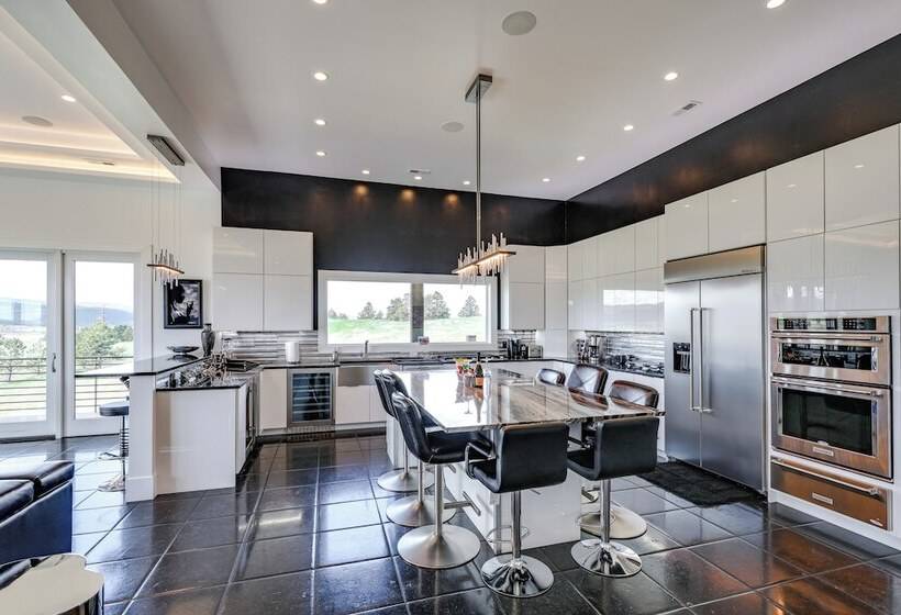 Motorcycle Themed Home In Spearfish W/ Hot Tub!