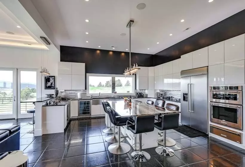 Motorcycle Themed Home In Spearfish W/ Hot Tub!