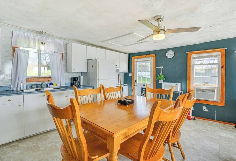 Ogdensburg Waterfront Cottage W/ Deck & Bbq Grill!