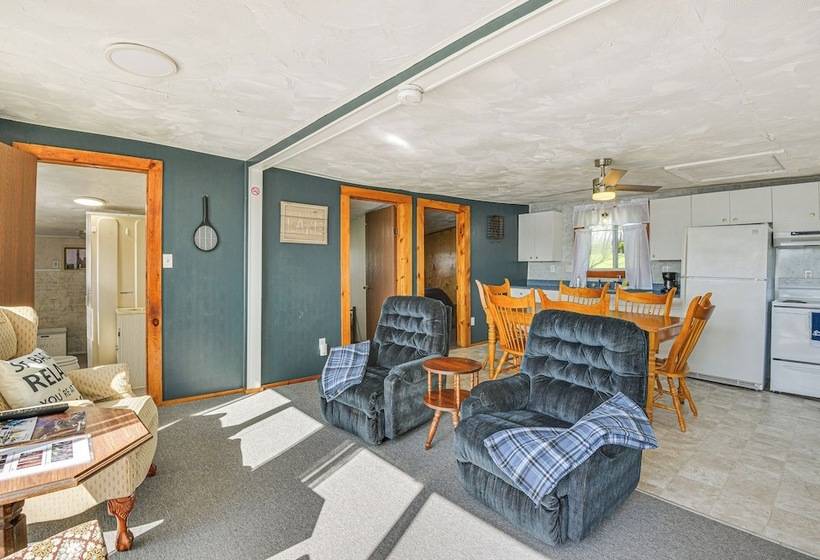 Ogdensburg Waterfront Cottage W/ Deck & Bbq Grill!