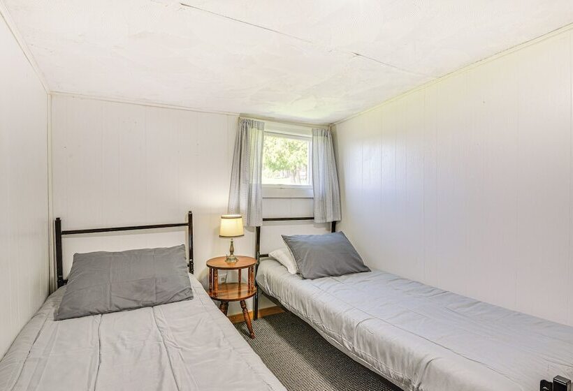 Ogdensburg Waterfront Cottage W/ Deck & Bbq Grill!