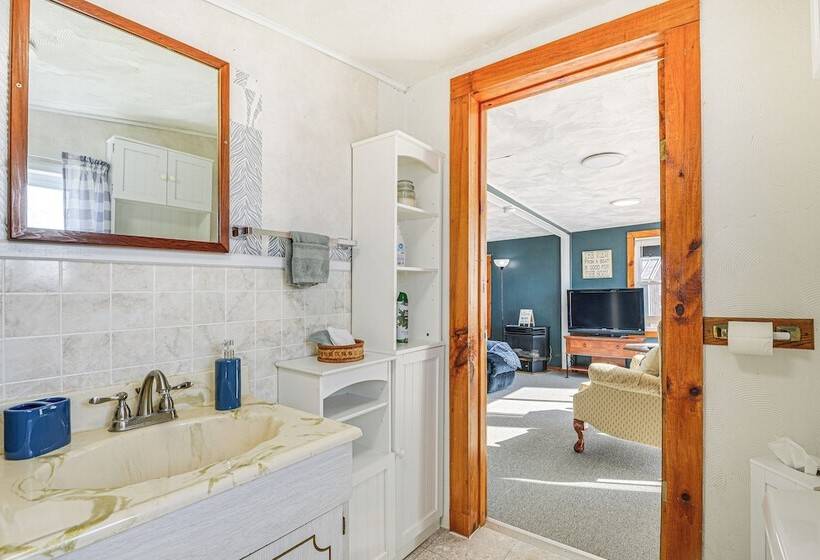 Ogdensburg Waterfront Cottage W/ Deck & Bbq Grill!