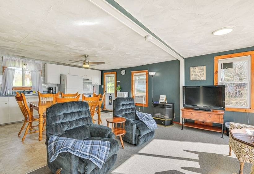 Ogdensburg Waterfront Cottage W/ Deck & Bbq Grill!