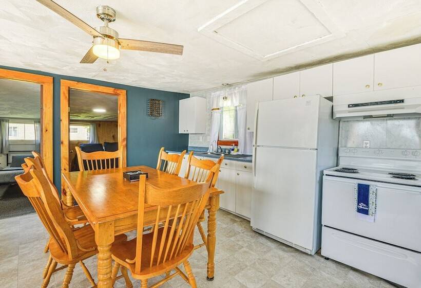 Ogdensburg Waterfront Cottage W/ Deck & Bbq Grill!