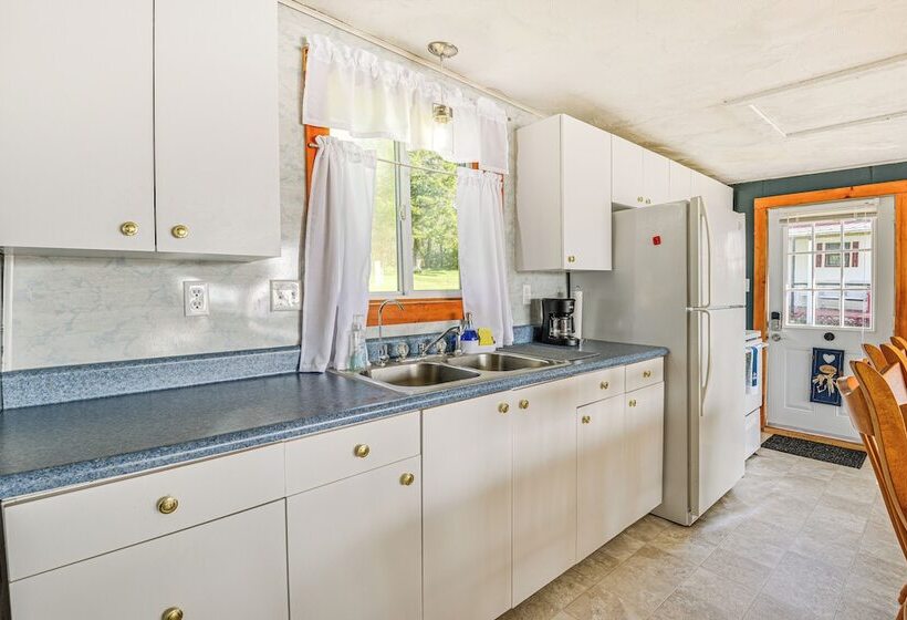 Ogdensburg Waterfront Cottage W/ Deck & Bbq Grill!