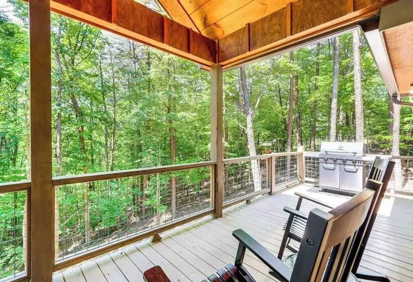 Peaceful Blue Ridge Cabin, Forest View & Fireplace