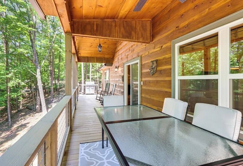 Peaceful Blue Ridge Cabin, Forest View & Fireplace